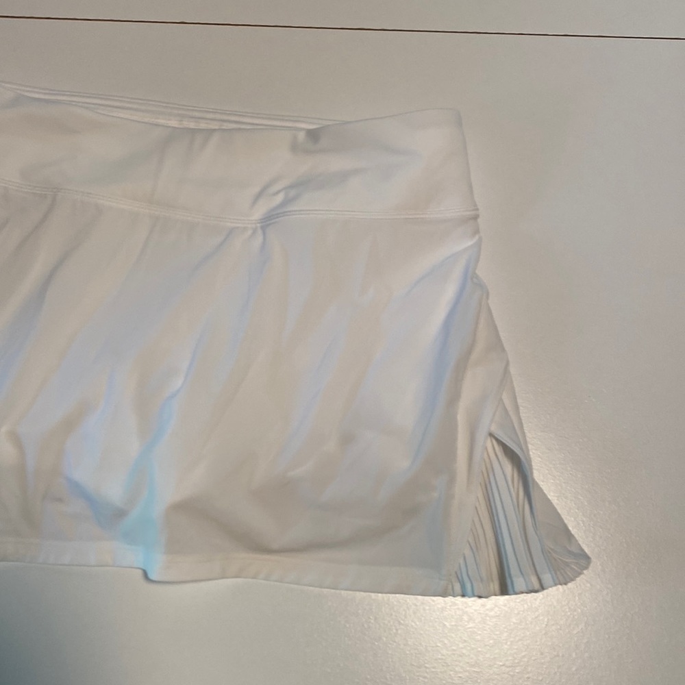 Excellent Condition Play off the Pleats Skirt